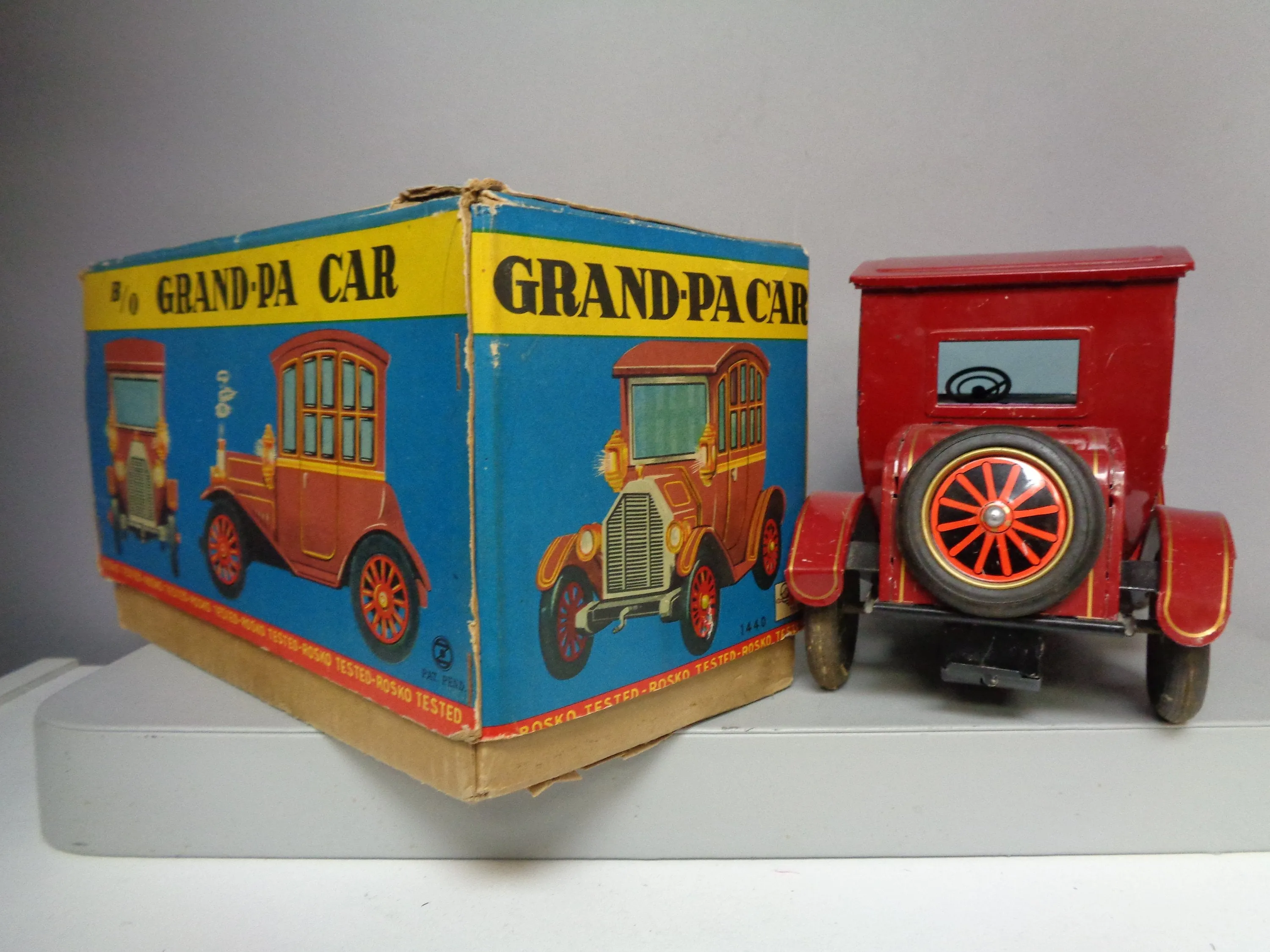 A Gem! GRANDPA CAR, 1440,Battery Operated,Tin litho Toy Car,1960s Made in JAPAN by Rosko,Antique Automobile