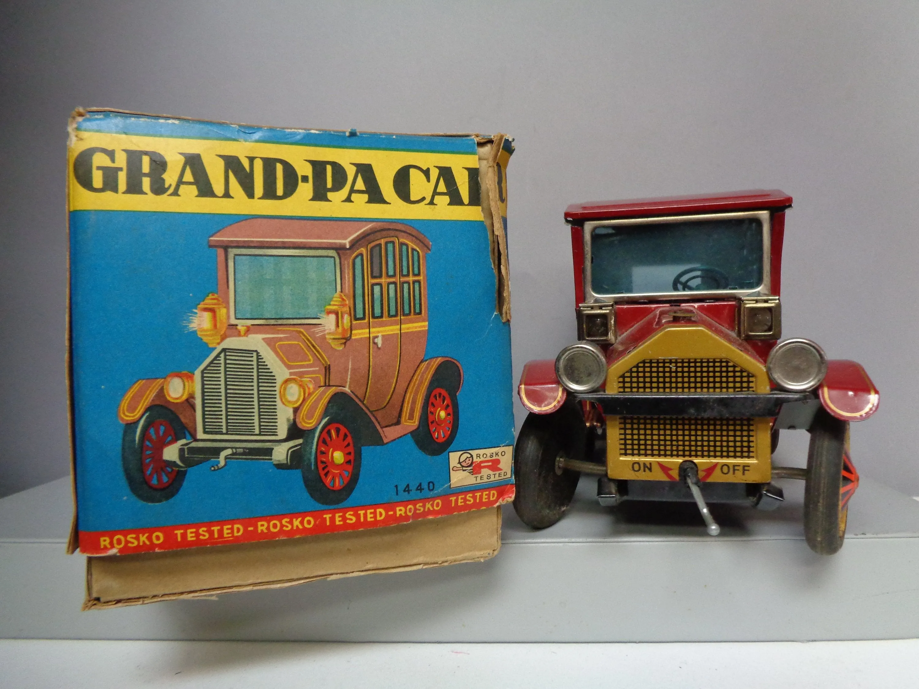 A Gem! GRANDPA CAR, 1440,Battery Operated,Tin litho Toy Car,1960s Made in JAPAN by Rosko,Antique Automobile