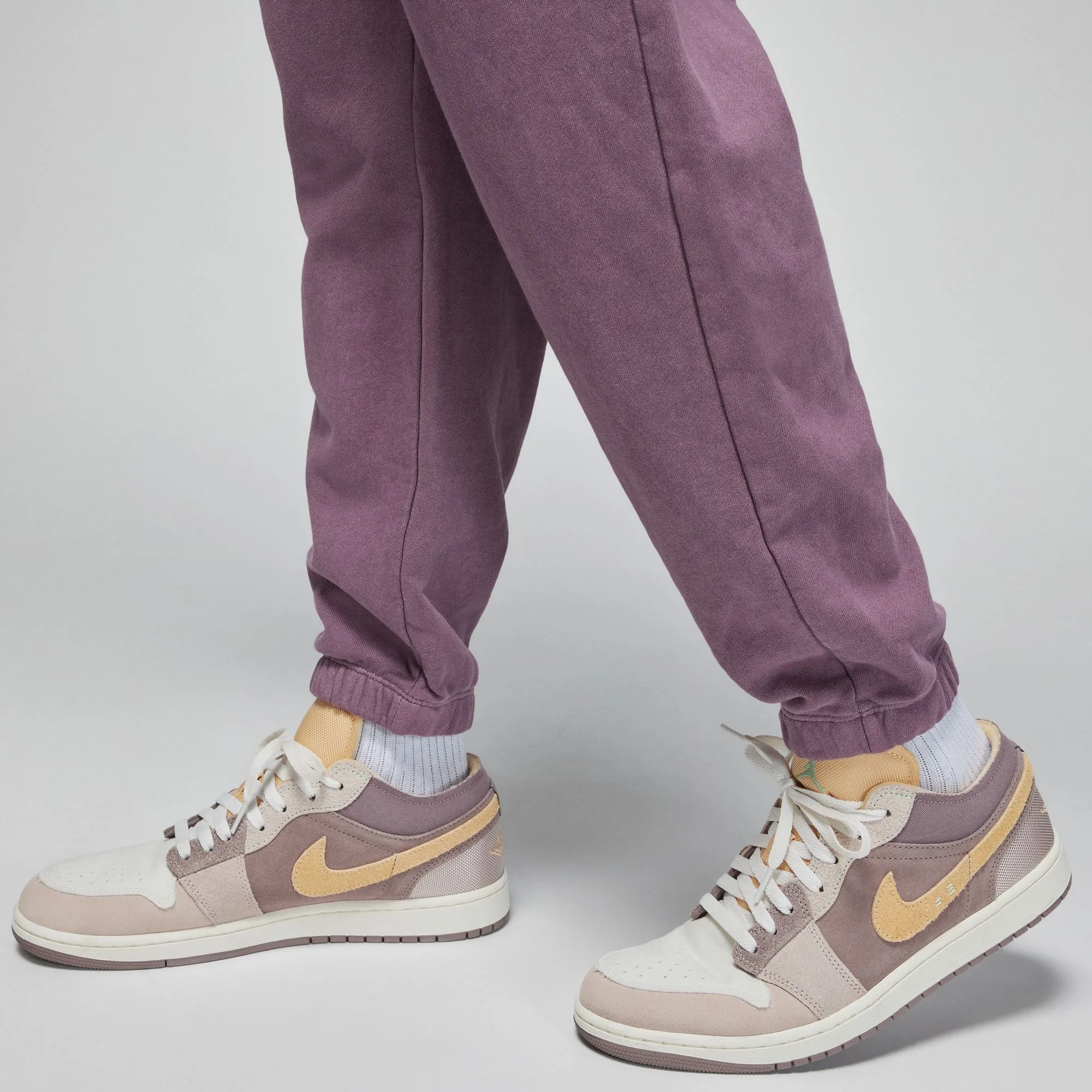 Jordan Essentials Statement Washed Fleece Sweatpants (Sky J Mauve)